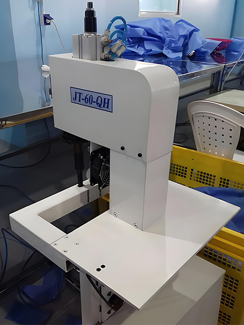 Machine à coudre à ultrasons pour manches