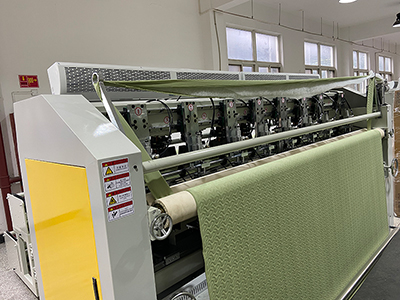 Machine de matelassage à ultrasons automatique