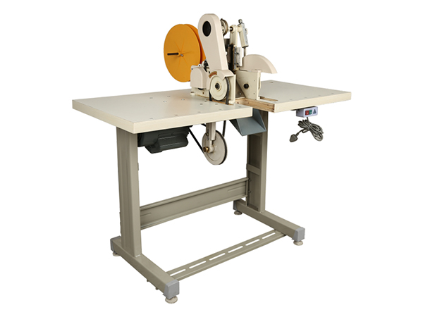 Machine de découpe de ruban